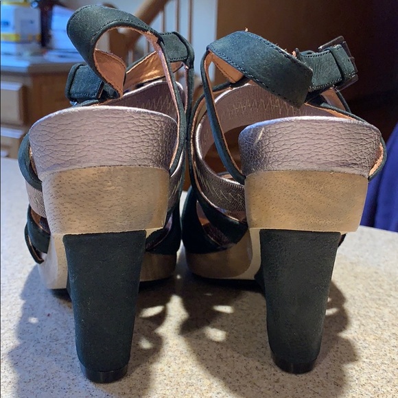 Aldo Suede and Wood Trim Wedges Size 8 - Picture 3 of 8